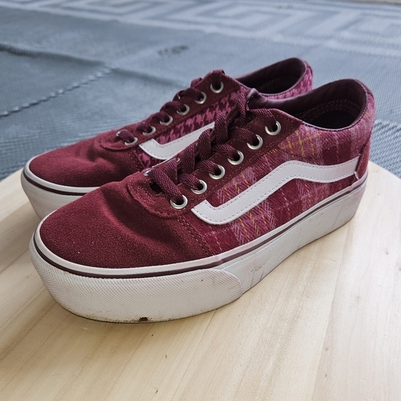 Vans Shoes - Vans Ward Platform Sneakers Burgundy Plaid Pattern Women’s 7
